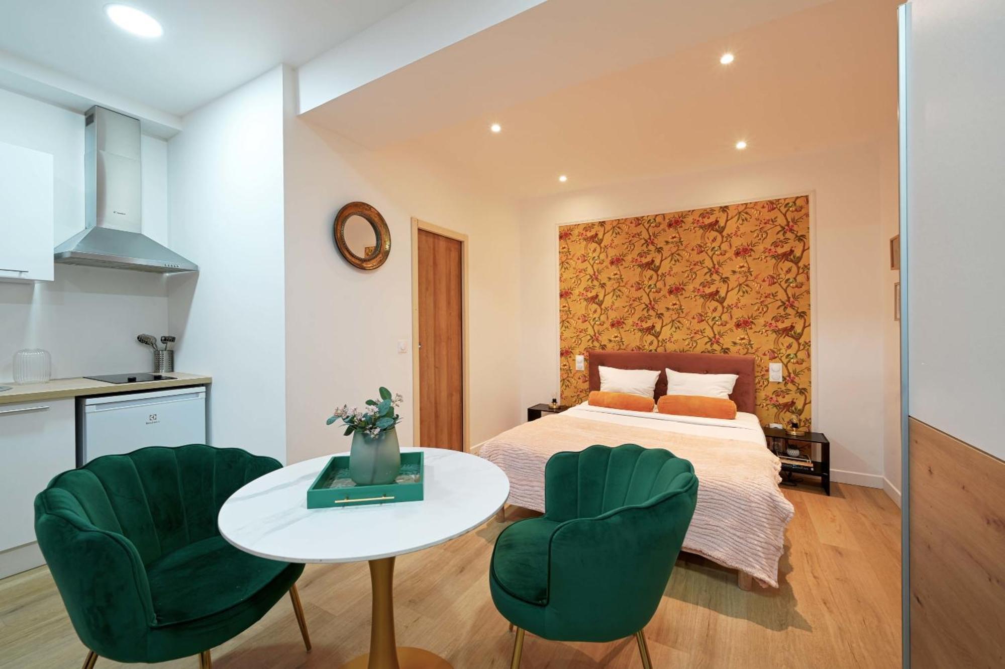 Modern Renovated Studio With A Touch Of Gilded Glamour Central Paris Lägenhet Exteriör bild