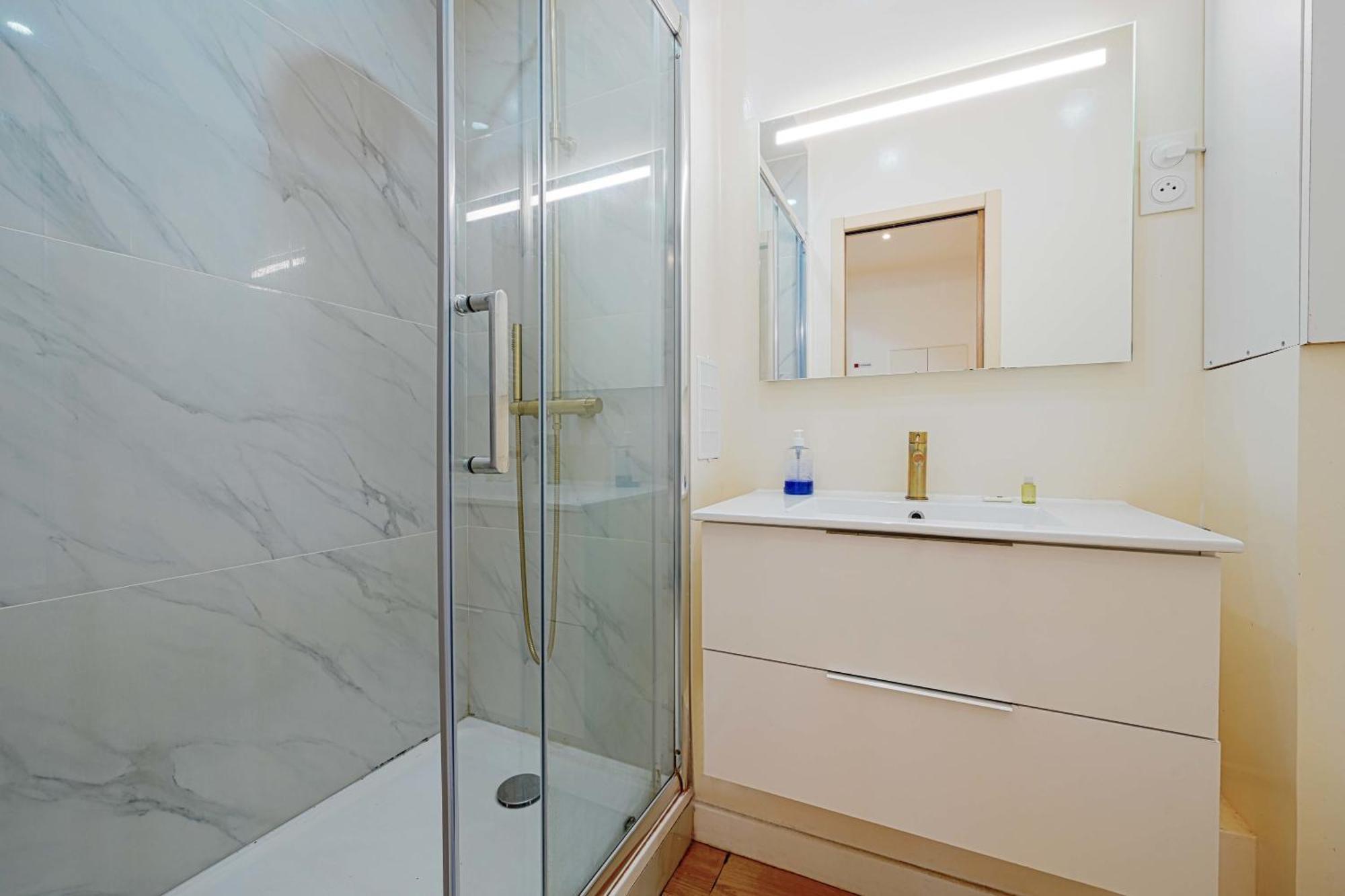 Modern Renovated Studio With A Touch Of Gilded Glamour Central Paris Lägenhet Exteriör bild