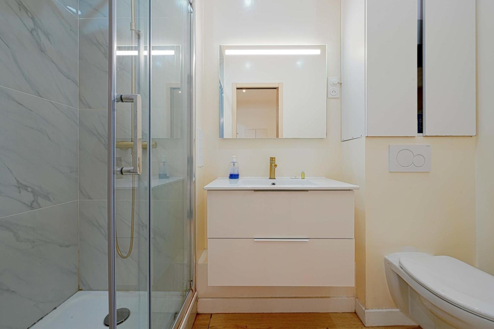 Modern Renovated Studio With A Touch Of Gilded Glamour Central Paris Lägenhet Exteriör bild