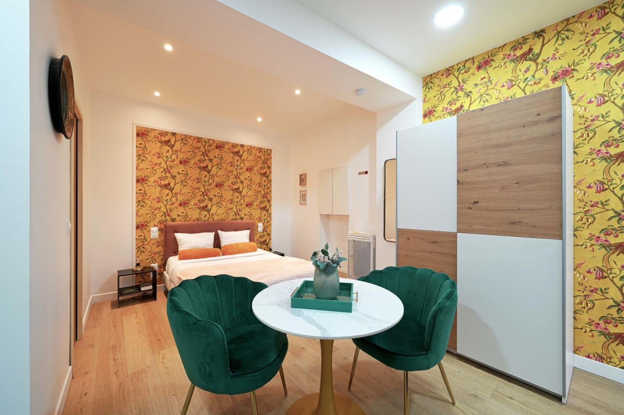 Modern Renovated Studio With A Touch Of Gilded Glamour Central Paris Lägenhet Exteriör bild